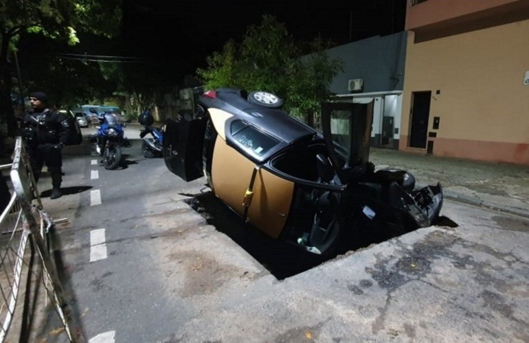 Por el siniestro, el taxista terminó hospitalizado.