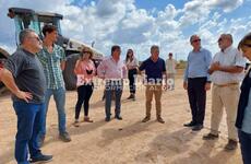 El senador Marcelo Lewandowski visitó la obra junto al presidente comunal de Cnel. Bogado y Albarellos.