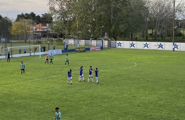 Imagen de Athletic goleó 4-0 a Atlético Empalme en el Gabino Machuca y mejoró su imagen