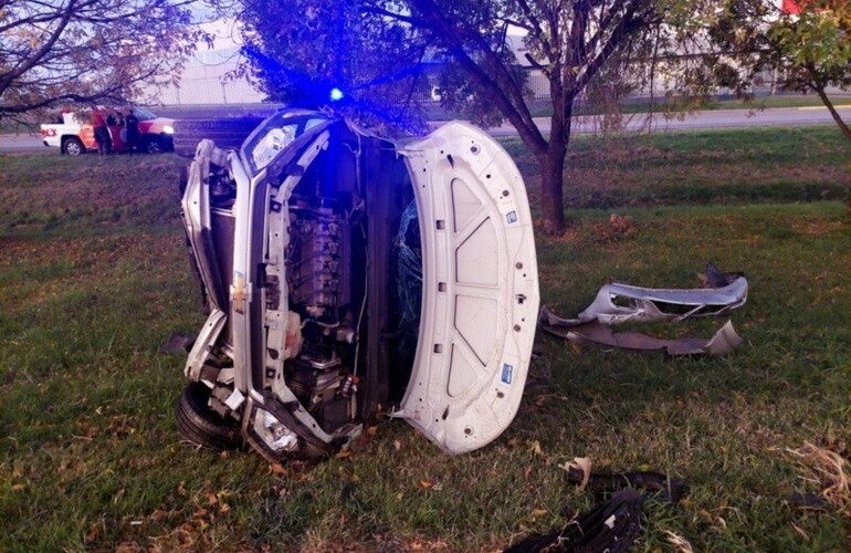 Así quedó el vehículo que se despistó (Rosario3)