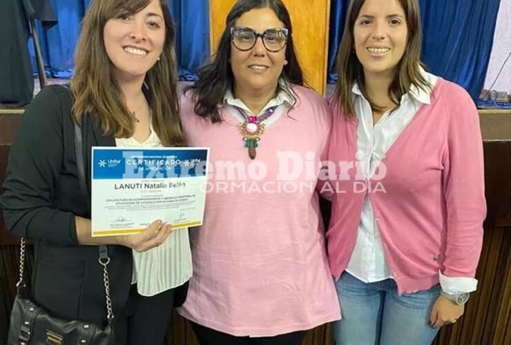 Imagen de La Dra. Natalia Lanutti finalizó la Diplomatura en Acompañamiento y Abordaje Territorial de Situaciones de Violencia por Razones de Género.