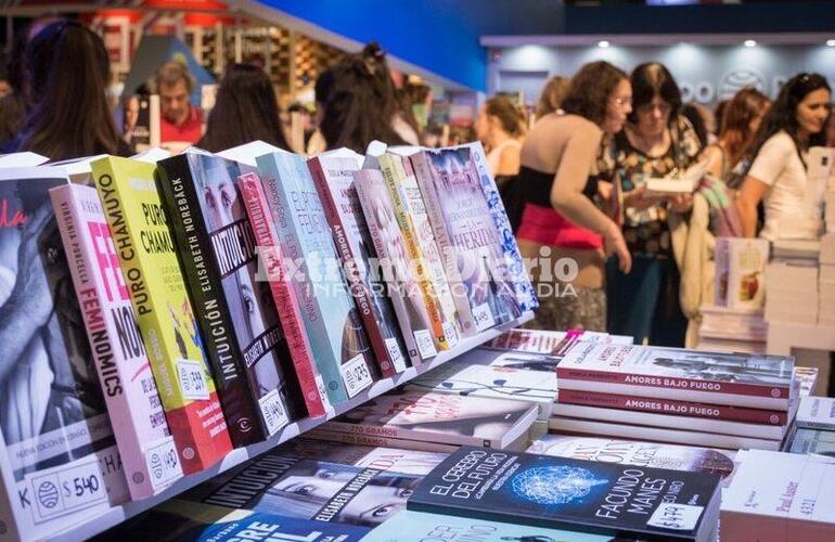 Imagen de Fighiera abrió la convocatoria para quienes quieran viajar a la Feria del Libro