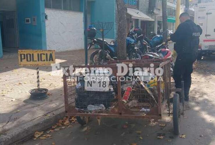 Imagen de Trasladan a la comisaría a una moto y a dos masculinos