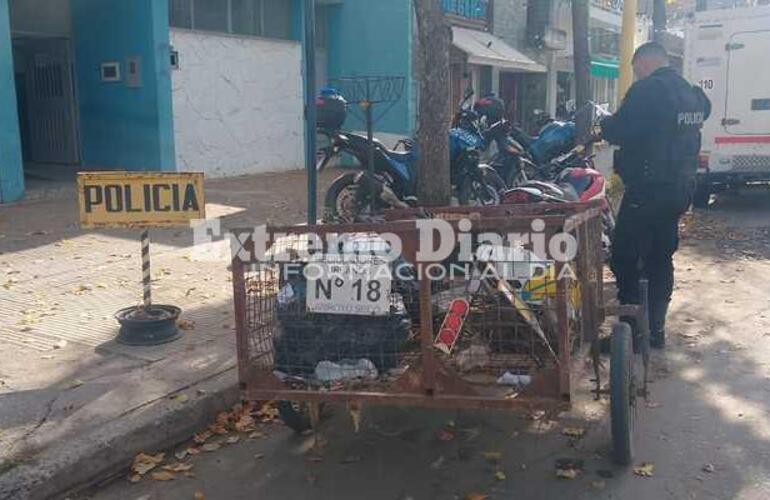 Imagen de Trasladan a la comisaría a una moto y a dos masculinos