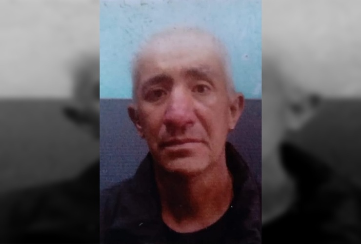Tiene 46 años y su familia lo está buscando