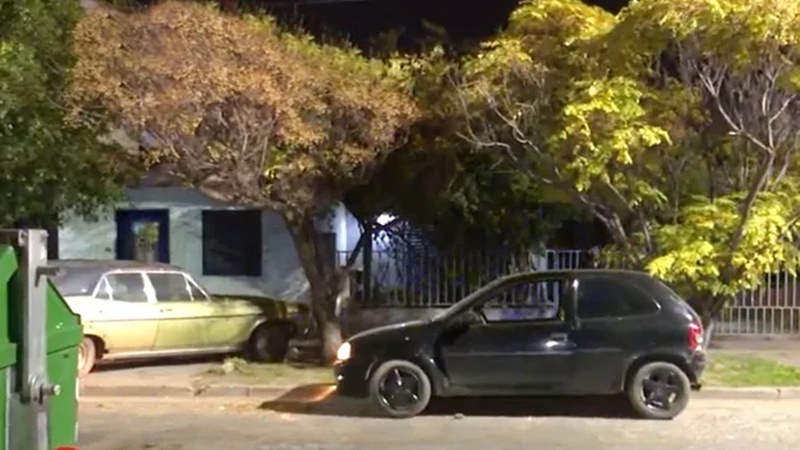 Imagen de Un joven recibi&oacute; un tiro en la cabeza y otro en el cuello cuando estaba en un auto