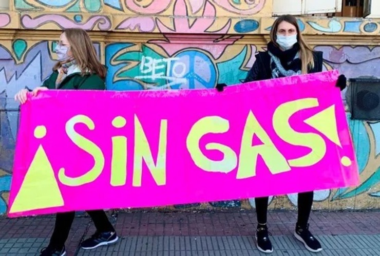 Los secundarios protestan con un "Frazadazo" este miércoles frente a la Escuela Nº469 (ex Técnica 7), en España al 100. Foto: Celina Mutti Lovera