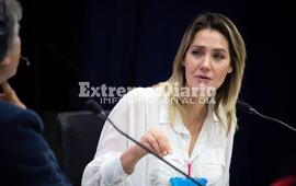 Imagen de Carolina Losada le ley&oacute; un titular en ingl&eacute;s a Santiago Cafiero: "&iquest;Se lo traduzco?"