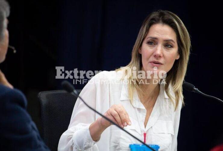 Imagen de Carolina Losada le leyó un titular en inglés a Santiago Cafiero: "¿Se lo traduzco?"