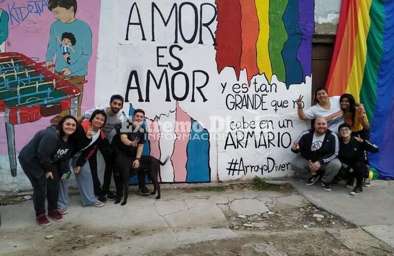 Imagen de El domingo pintarán la senda peatonal en el Concejo por el aniversario de la Ley de Identidad de Género