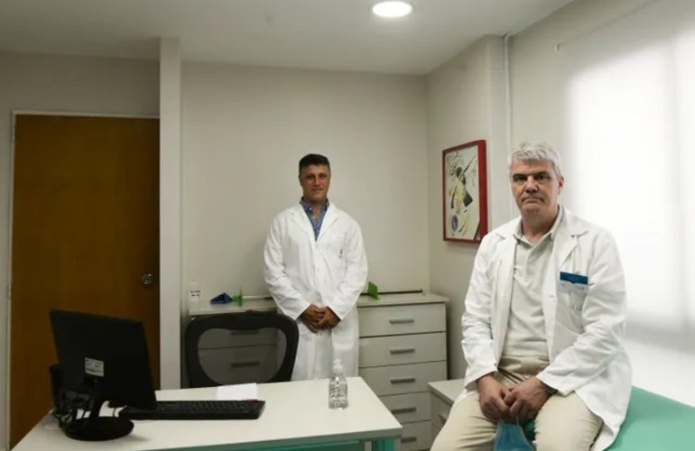 En Alerta. Los médicos Alejandro Costaguta y Lisandro Bitetti, del equipo del Sanatorio de Niños.