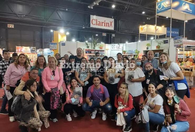 Imagen de Más de cien vecinos de Fighiera viajaron a la Feria Internacional del Libro