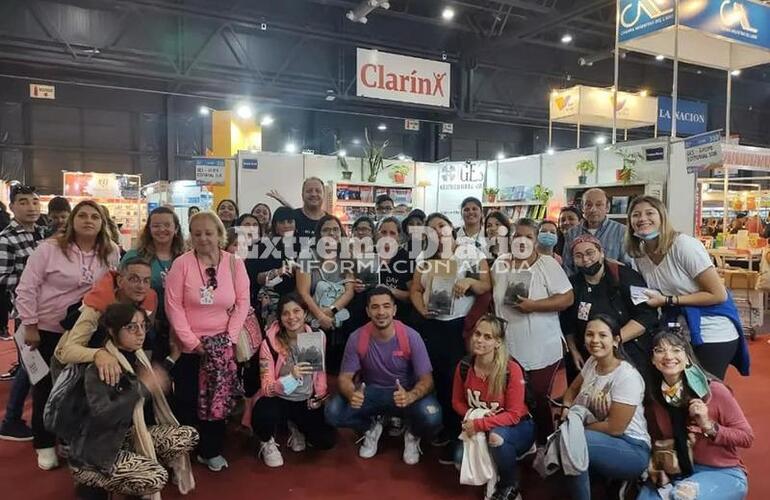 Imagen de Más de cien vecinos de Fighiera viajaron a la Feria Internacional del Libro