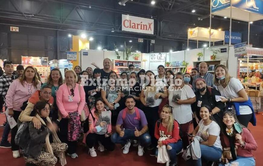 Imagen de M&aacute;s de cien vecinos de Fighiera viajaron a la Feria Internacional del Libro