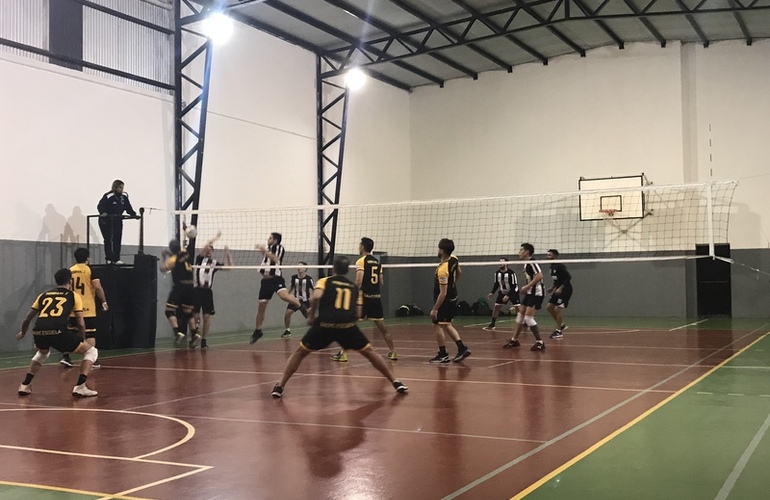 Imagen de Doble jornada del Voley Masculino de Unión, ganó ante Normal 3 y perdió contra Malakate por la Liga O.D.I.