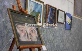 Imagen de Se inaugur&oacute; la muestra art&iacute;stica "Pintando Malvinas" en la Escuela Fiscal N&deg;73