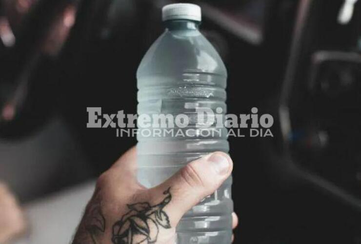 Imagen de Un especialista aconsejó no rellenar botellas de plástico para uso diario