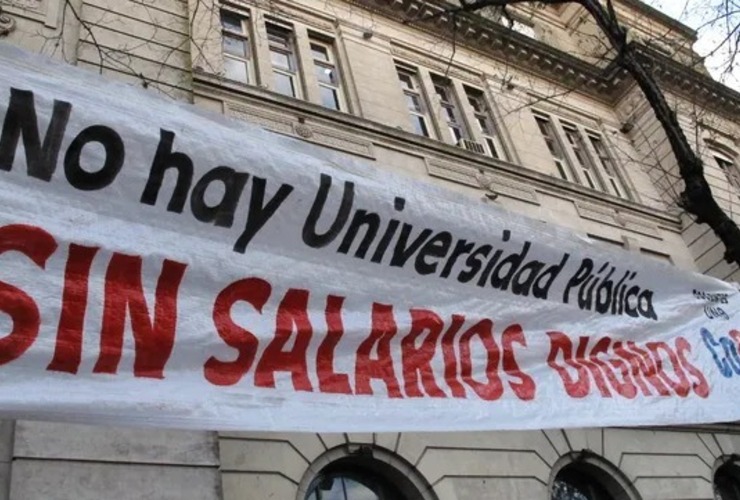 Los docentes universitarios vuelven al paro para reclamar por sus salarios. Foto: Alfredo Celoria / La Capital. Archivo