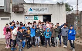 Imagen de Los ni&ntilde;os que asisten al Centro Comunitario Copa de Leche visitaron las instalaciones de la granja "Don Campo"