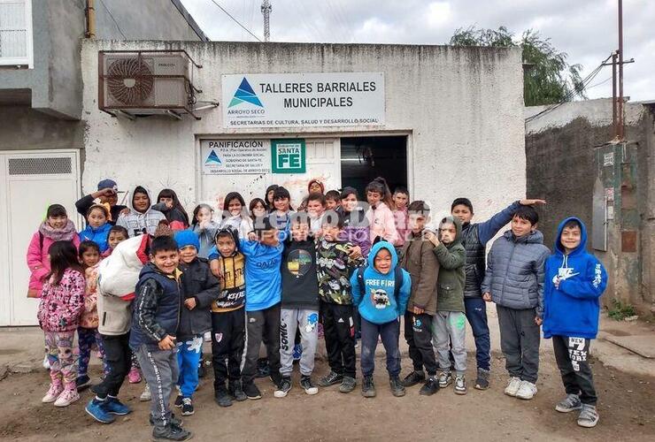 Imagen de Los niños que asisten al Centro Comunitario Copa de Leche visitaron las instalaciones de la granja "Don Campo"