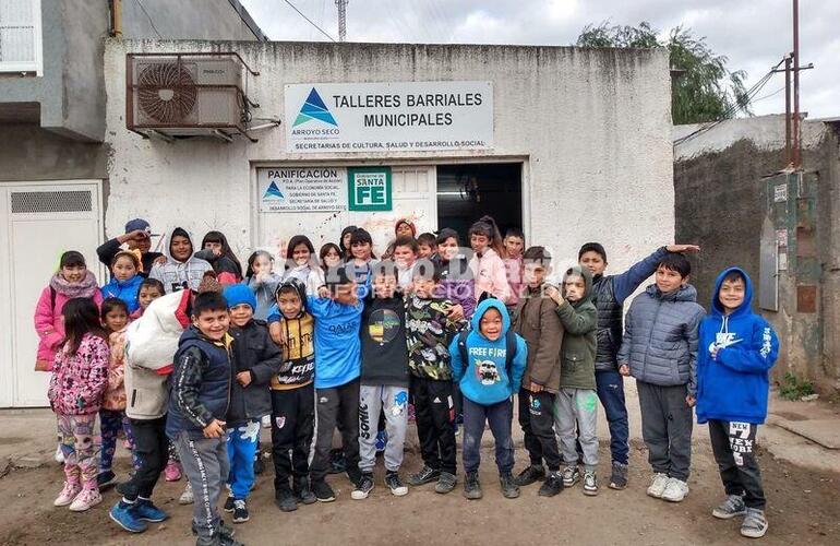 Imagen de Los niños que asisten al Centro Comunitario Copa de Leche visitaron las instalaciones de la granja "Don Campo"