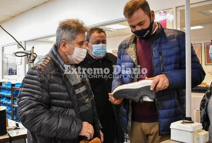 Imagen de El Secretario de Comercio Interior de Santa Fe visitó la planta Grimoldi