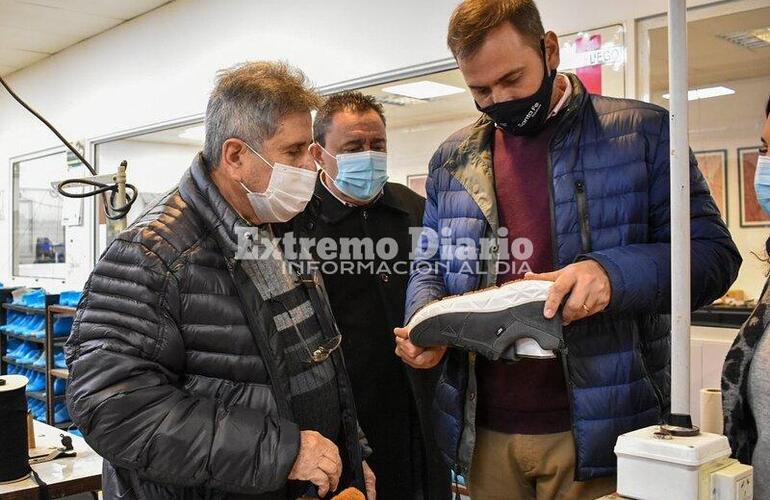 Imagen de El Secretario de Comercio Interior de Santa Fe visitó la planta Grimoldi