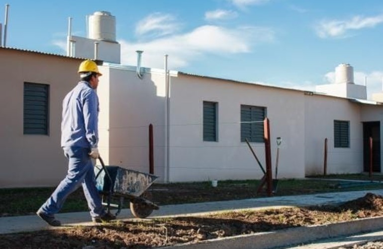 Imagen de La provincia licitar&aacute; 364 viviendas con una inversi&oacute;n que supera los dos mil millones de pesos