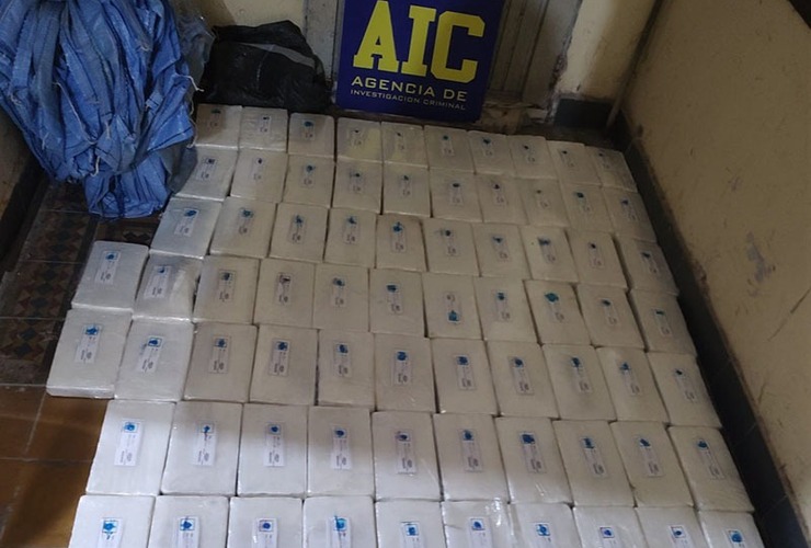 Imagen de Encuentran más de 80 kilos de cocaína en un camino rural del sur de Santa Fe