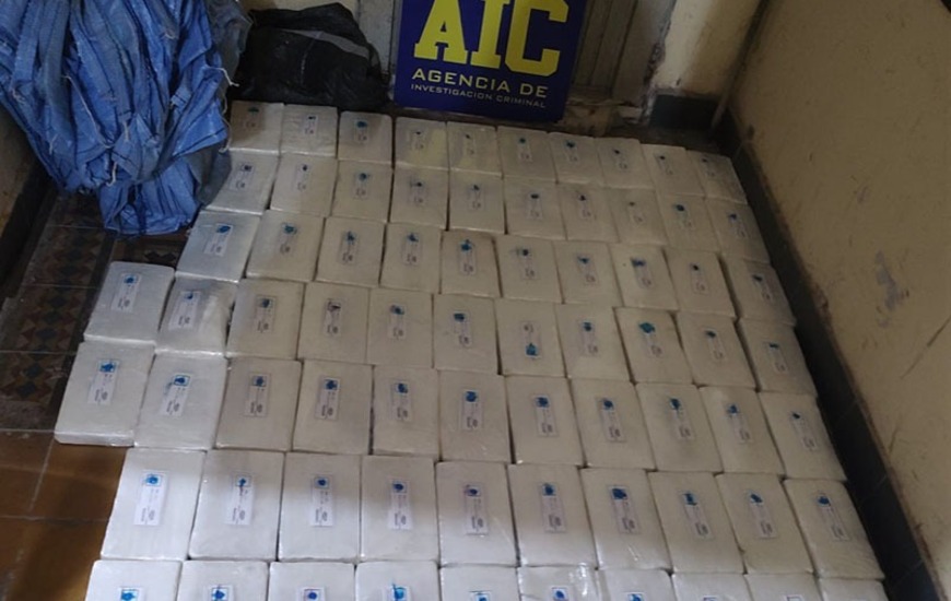 Imagen de Encuentran m&aacute;s de 80 kilos de coca&iacute;na en un camino rural del sur de Santa Fe