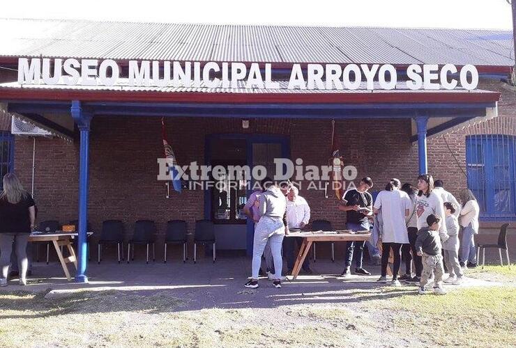 Imagen de Se realizó la exposición por el 50° aniversario de la Escuela Técnica N°450 en el Museo Municipal