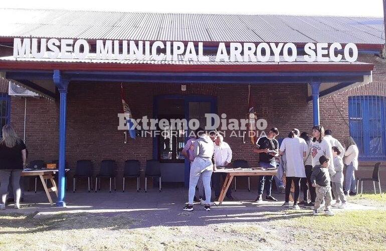 Imagen de Se realizó la exposición por el 50° aniversario de la Escuela Técnica N°450 en el Museo Municipal