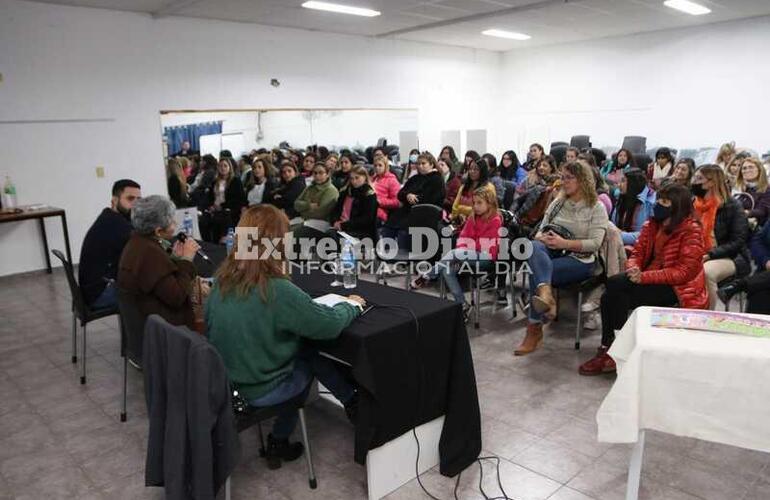 Imagen de Belén De Rienzo y Alicia Ahumada presentaron el libro "Una caperucita de ciudad"