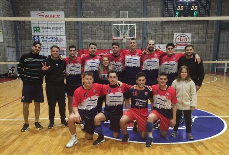 Imagen de Talleres le ganó a Unión 3-0 y se quedó con el clásico del Maxi Voley Masculino