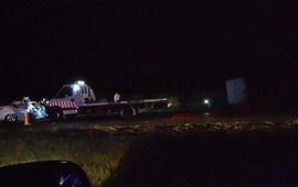 El auto en el que viajaban las tres v&iacute;ctimas fatales qued&oacute; completamente destruido. (InfoMas)
