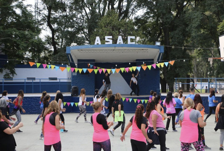 Imagen de El Zumbathon de A.S.A.C. fue un éxito, con gran concurrencia de personas y mucho baile.