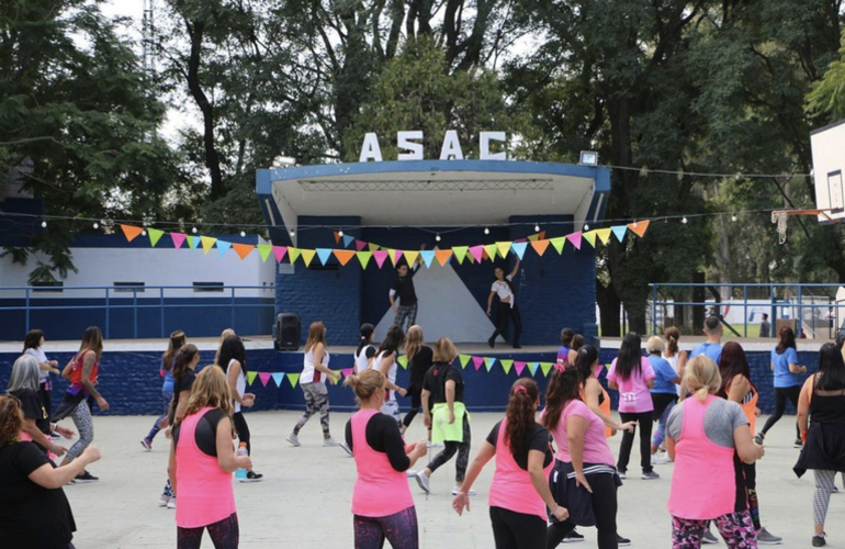 Imagen de El Zumbathon de A.S.A.C. fue un éxito, con gran concurrencia de personas y mucho baile.