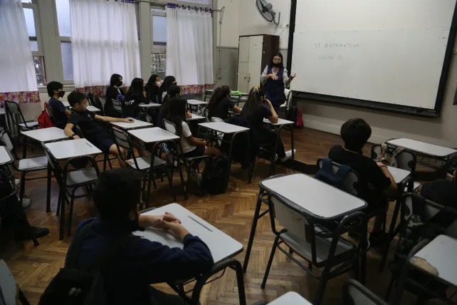 Imagen de La provincia descarta reabrir la paritaria y los docentes amenazan con paros