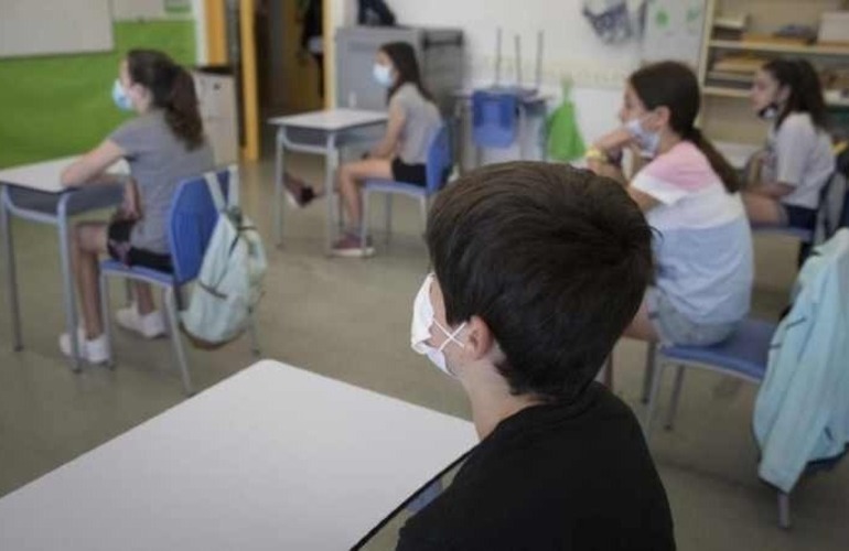 Imagen de Algunas escuelas comienzan a exigir el uso obligatorio del barbijo en las aulas