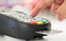 Imagen de Los bancos ampl&iacute;an l&iacute;mites para comprar con tarjetas de d&eacute;bito