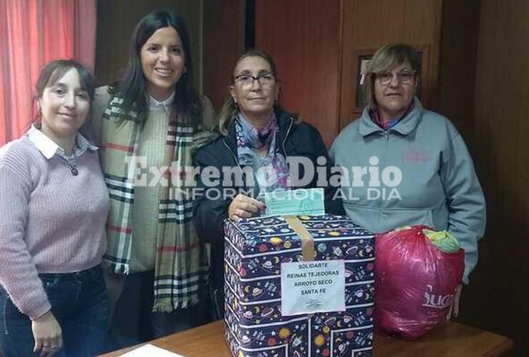 Imagen de Las Reinas Tejedoras donaron ajuares para el Área de Salud y Desarrollo Social de Fighiera