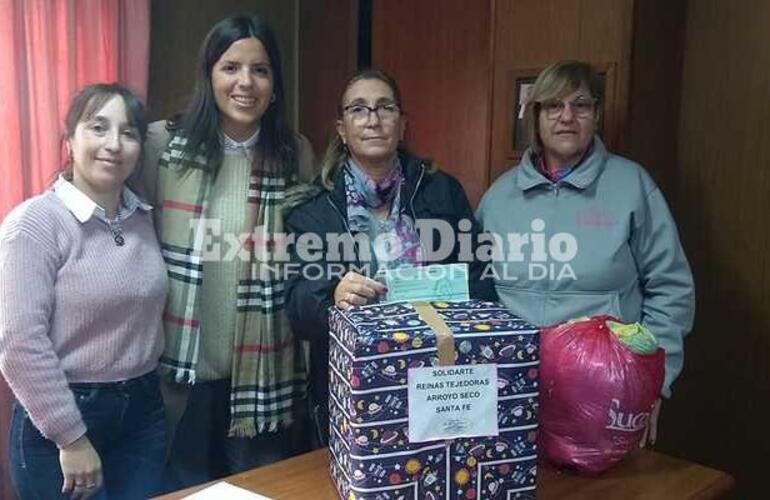 Imagen de Las Reinas Tejedoras donaron ajuares para el Área de Salud y Desarrollo Social de Fighiera