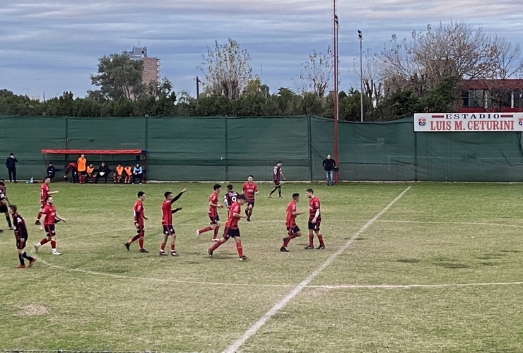 Imagen de Talleres le ganó a Figherense 5 a 1 y esperará resultados para clasificar a los PlayOffs