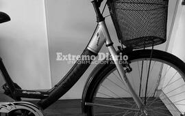 La bicicleta era el &uacute;nico medio que esta persona ten&iacute;a para movilizarse. Foto: Ilustrativa