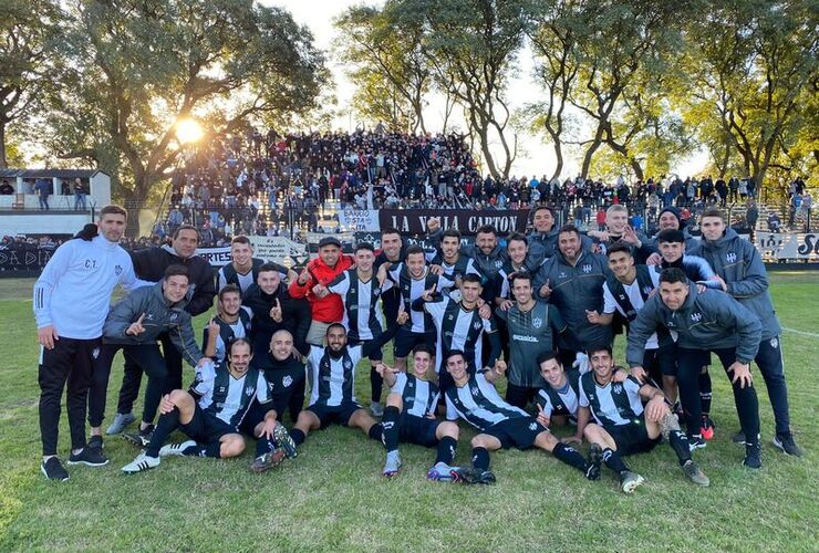 Imagen de Unión le ganó 1 a 0 a Athletic con gol de Matías Gigli y se quedó con el clásico de la ciudad.