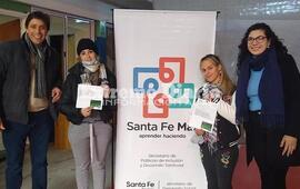 Imagen de La Comuna de Fighiera entreg&oacute; tarjetas de cobro a beneficiarios del Programa Santa Fe M&aacute;s