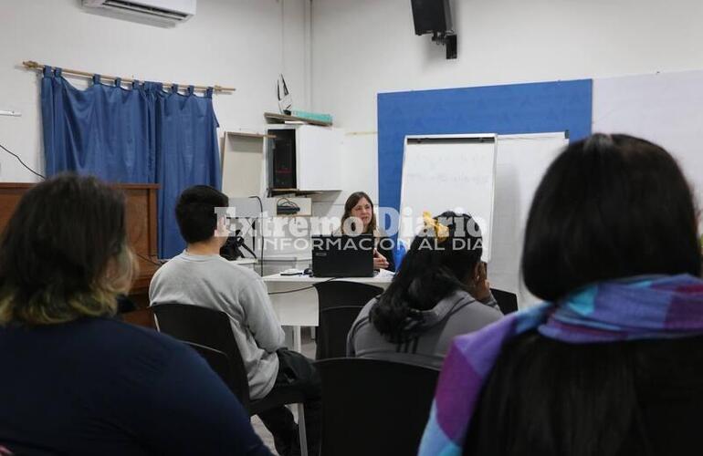 Imagen de Comenzó el taller de faena de animales en el Centro Cultural