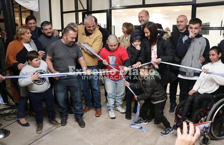 Imagen de Con la presencia de Omar Perotti se inauguró la tercera etapa del Complejo Integral Los Tiburones