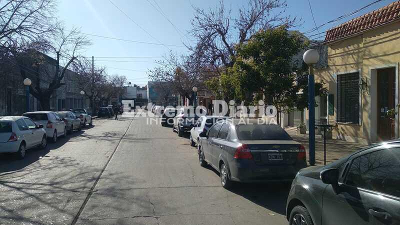 En pleno centro. Hip&oacute;lito Yrigoyen al 200, es entre San Mart&iacute;n y Belgrano.