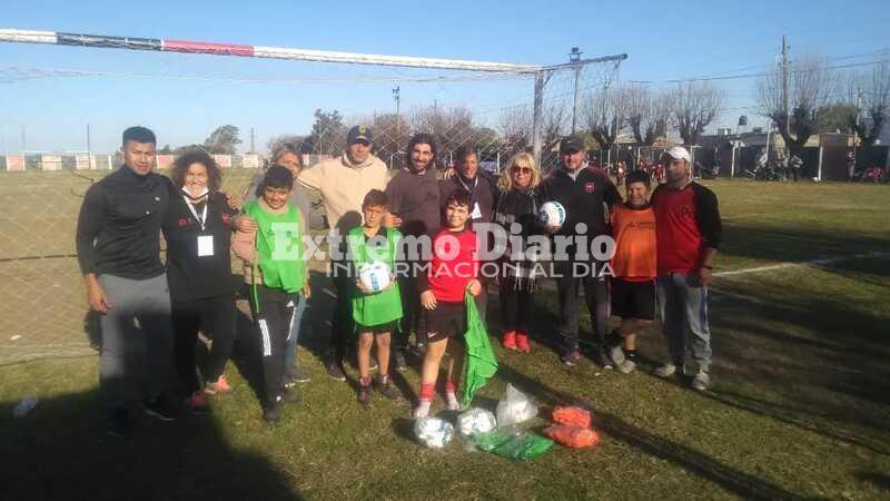 Imagen de La Comuna de Fighiera entreg&oacute; utiler&iacute;a a los clubes de la localidad